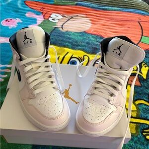 AirJordan 1 Mid in Light Violet and Black womens 9